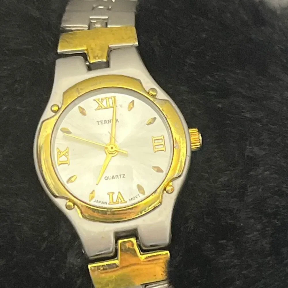 Bijoux Terner Women's Gold Silver Japan Movement‎ Stainless Steel Wristwatch